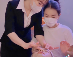 Đ𝗔̀𝗢 𝗧𝗔̣𝗢 𝗛𝗢̣𝗖 𝗩𝗜𝗘̂𝗡 𝗖𝗛𝗔̆𝗠 𝗦𝗢́𝗖 𝗗𝗔 𝗖𝗢̛ 𝗕𝗔̉𝗡 𝗧𝗔̣𝗜 𝗝𝗘𝗡𝗡𝗬 𝗕𝗘𝗔𝗨𝗧𝗬 – 𝗛𝗢̣𝗖 𝗣𝗛𝗜́ 𝗨̛𝗨 Đ𝗔̃𝗜 𝗖𝗛𝗜̉ 𝟭𝟬 𝗧𝗥𝗜𝗘̣̂𝗨